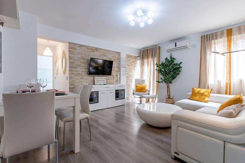 Triana Maestro Deluxe By Valcambre Apartment Seville Exterior photo